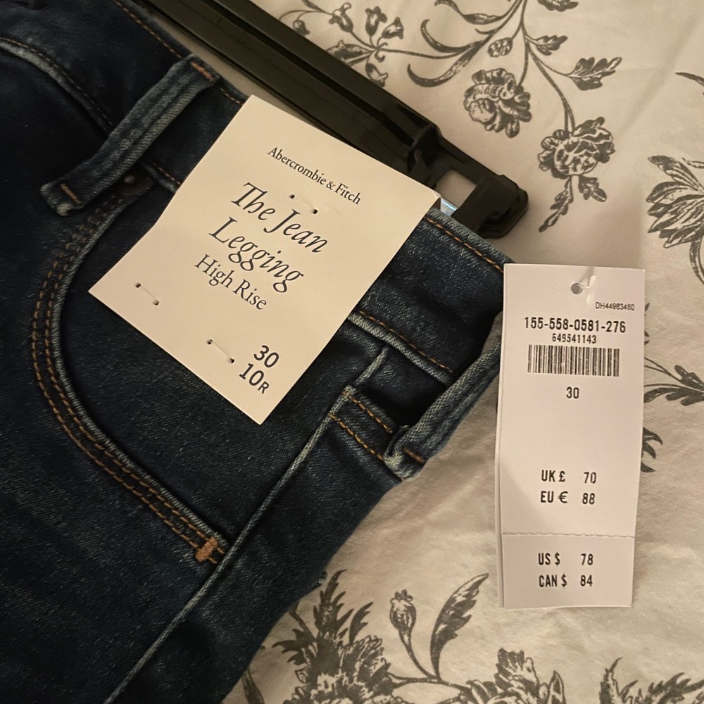 BRAND NEW A&F Jean Legging